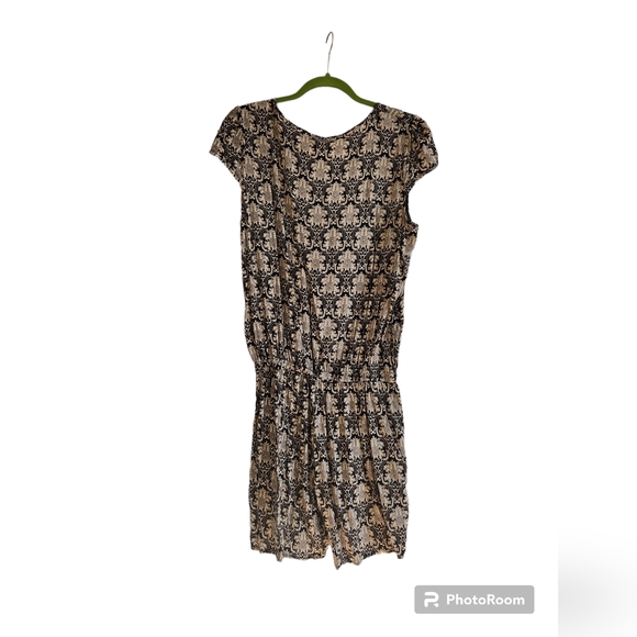 🤩4/$20 Romper with 2 pocket - Picture 3 of 4